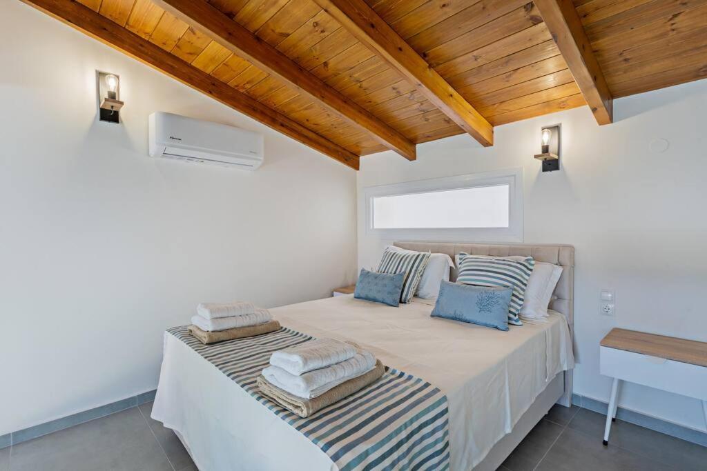 Sofia Suite, A Seafront Hideaway ! Panormos  Exterior photo