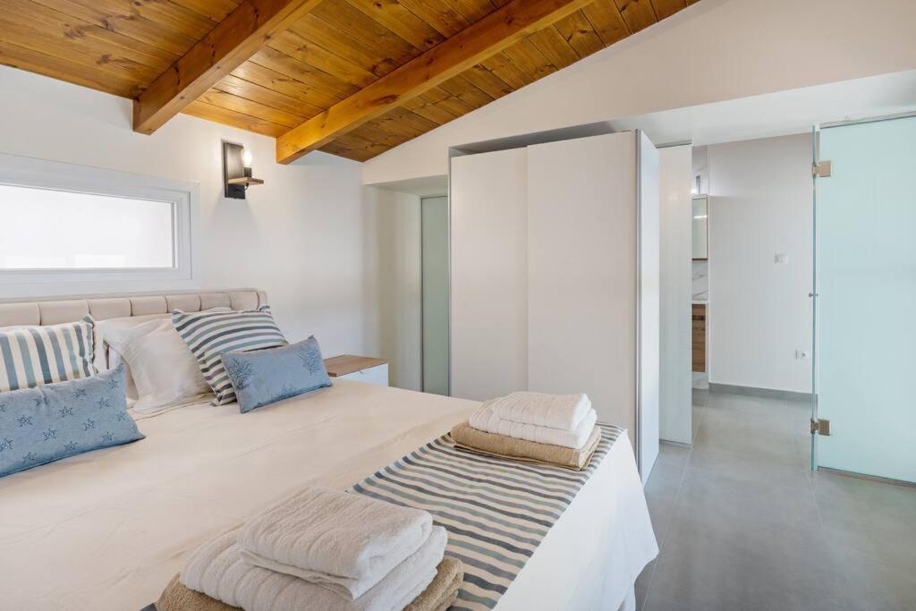 Sofia Suite, A Seafront Hideaway ! Panormos  Exterior photo
